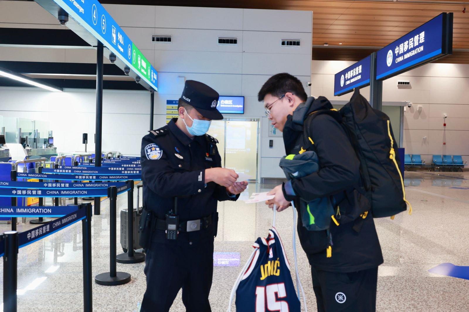 貴陽(yáng)邊檢站高效保障貴陽(yáng)至越南胡志明市直飛航線首航邊防檢查任務(wù)
