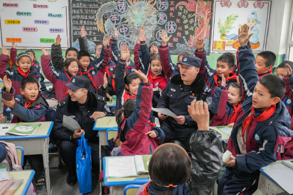 鐵警校園普法 筑牢安全防線