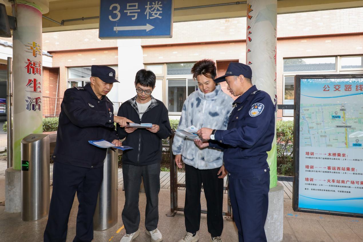 蘇州高新區(qū)“夜學七點伴”“小新”來授課